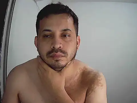 Snapshot of JonatanBail chatting on 02.15.26 JonatanBail online show from 02.15.26