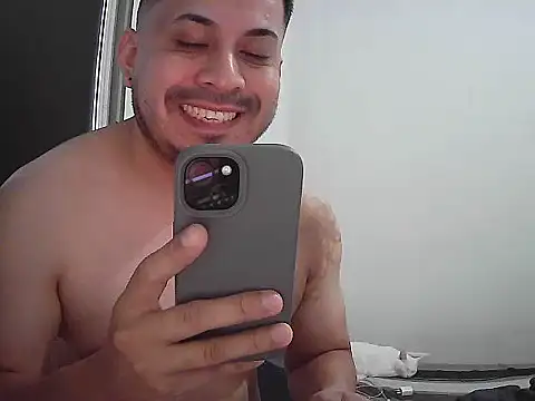 Snapshot of JonatanBail chatting on 02.22.26 JonatanBail online show from 02.22.26