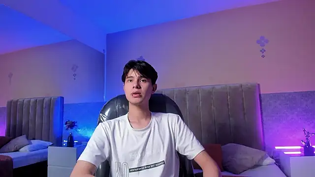 Snapshot of Derek_Sinn chatting on 03.08.26 Derek Sinn online show from 03.08.26