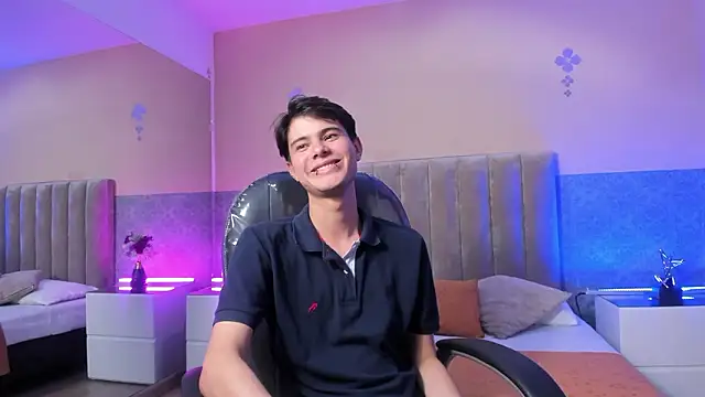 Snapshot of Derek_Sinn chatting on 03.09.26 Derek Sinn online show from 03.09.26