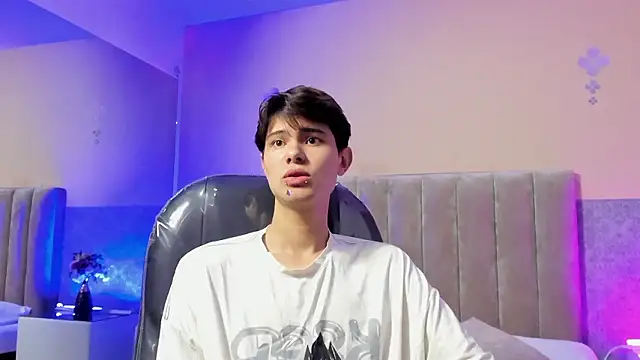 Snapshot of Derek_Sinn chatting on 03.24.26 Derek Sinn online show from 03.24.26