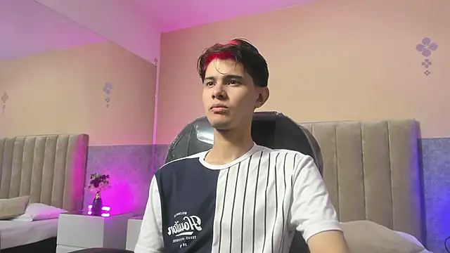 Snapshot of Derek_Sinn chatting on 03.27.26 Derek Sinn online show from 03.27.26