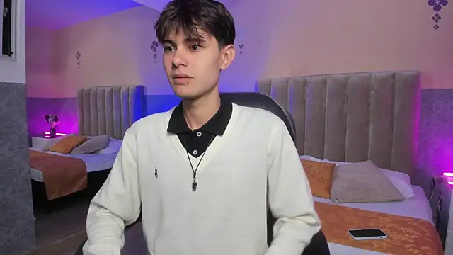 Snapshot of Derek_Sinn chatting on 04.09.26 Derek Sinn online show from 04.09.26