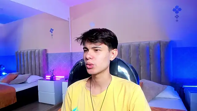 Snapshot of Derek_Sinn chatting on 04.14.26 Derek Sinn online show from 04.14.26