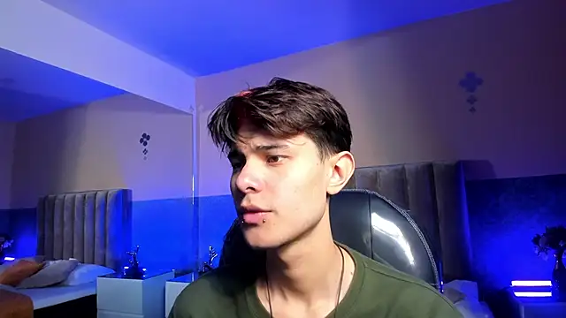 Snapshot of Derek_Sinn chatting on 04.15.26 Derek Sinn online show from 04.15.26