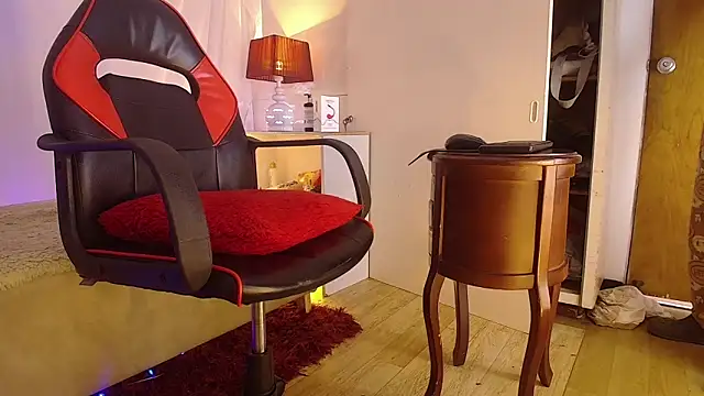 Snapshot of laurasofia45 chatting on 03.29.26 laurasofia45 online show from 03.29.26