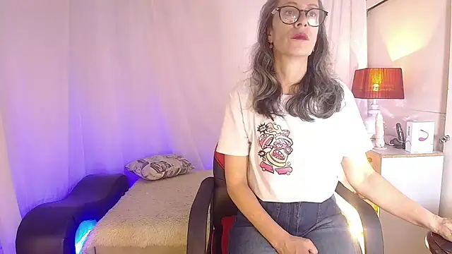 Snapshot of laurasofia45 chatting on 03.31.26 laurasofia45 online show from 03.31.26