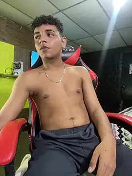 Snapshot of Aron2028 chatting on 02.02.26 Aron2028 online show from 02.02.26