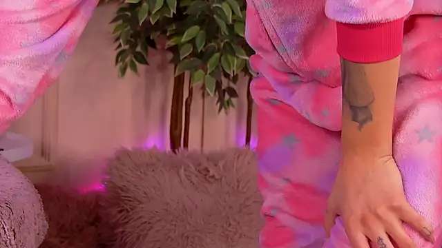 CrystalRedd online show from 02.11.26