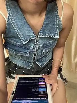 Snapshot of HEENA-STRIP chatting on 02.24.26 HEENA-STRIP online show from 02.24.26