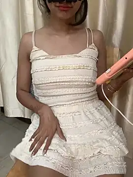 Snapshot of HEENA-STRIP chatting on 02.25.26 HEENA-STRIP online show from 02.25.26