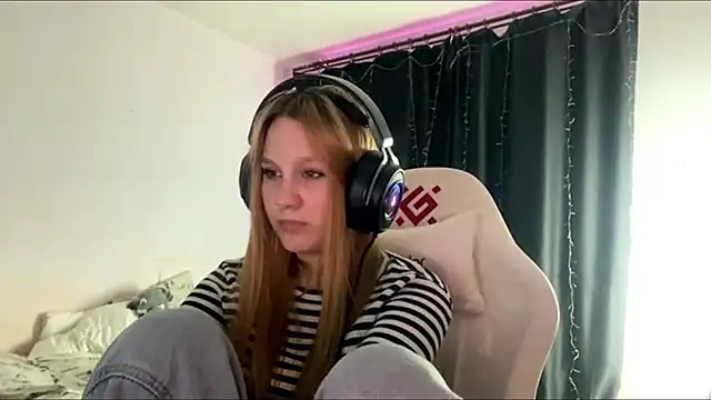 Snapshot of axin_burnell chatting on 04.23.26 axin burnell online show from 04.23.26