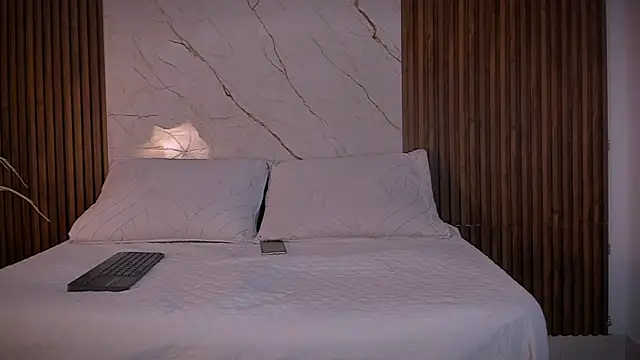 Snapshot of hot_love_story chatting on 04.11.26 hot love story online show from 04.11.26