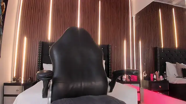 Viannca   online show from 04.17.26