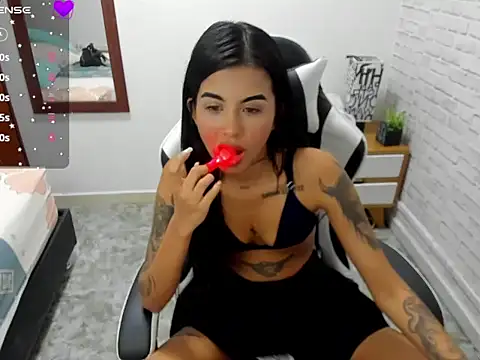 Mia Lover  online show from 02.21.26