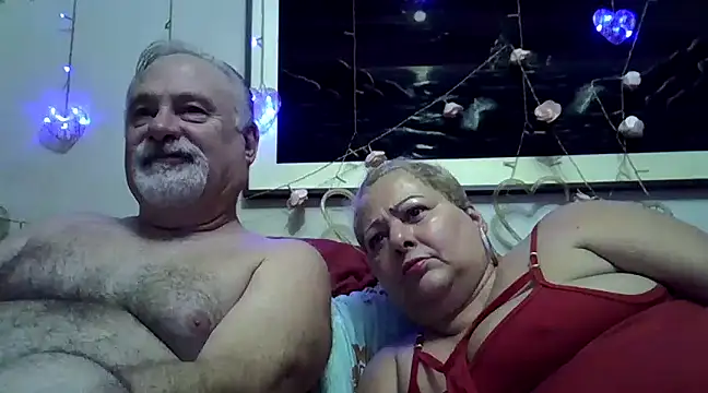 Snapshot of bialoba7 chatting on 12.30.24 bialoba7 online show from 12.30.24