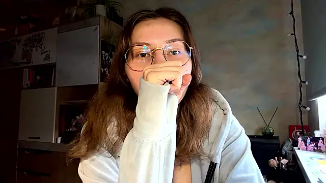 Miaaa Moon online show from 03.04.26