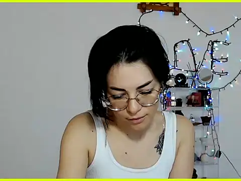 Snapshot of emacandy chatting on 02.25.26 emacandy online show from 02.25.26