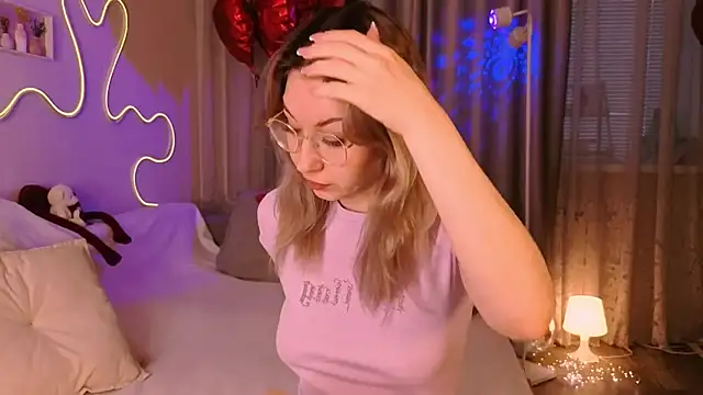 Snapshot of lusciousslily chatting on 02.26.26 lusciousslily online show from 02.26.26