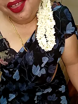 Snapshot of silk_rose05 chatting on 03.25.26 silk rose05 online show from 03.25.26