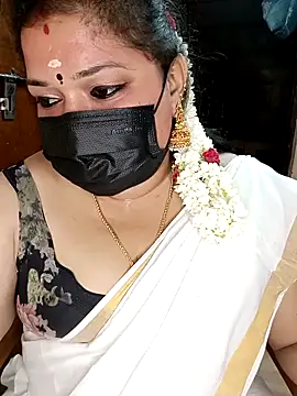 Snapshot of silk_rose05 chatting on 04.01.26 silk rose05 online show from 04.01.26