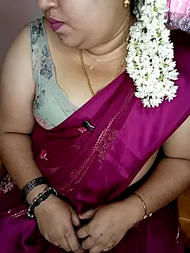 Snapshot of silk_rose05 chatting on 04.15.26 silk rose05 online show from 04.15.26