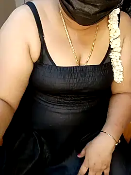 Snapshot of silk_rose05 chatting on 04.15.26 silk rose05 online show from 04.15.26