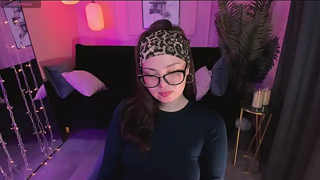 Maykinkya online show from 02.22.26