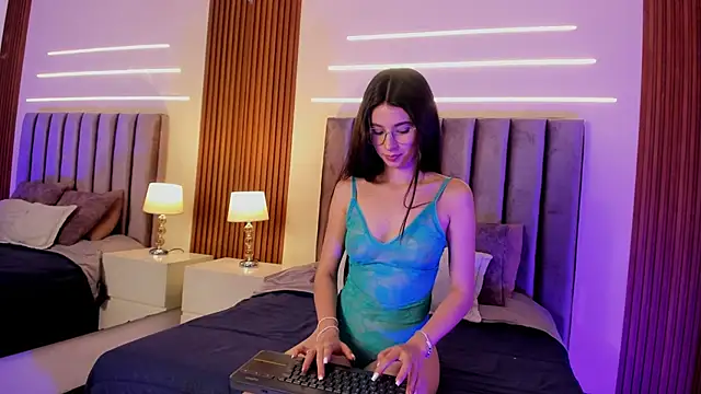 Snapshot of LilyHartt chatting on 04.15.26 LilyHartt online show from 04.15.26