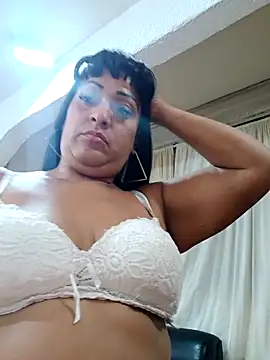 Snapshot of SabrinaColin chatting on 04.19.26 SabrinaColin online show from 04.19.26