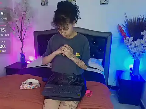 HannahBlue  online show from 02.16.26