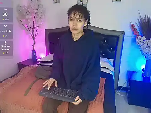 HannahBlue  online show from 02.17.26