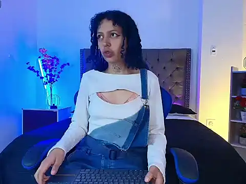 HannahBlue  online show from 02.23.26