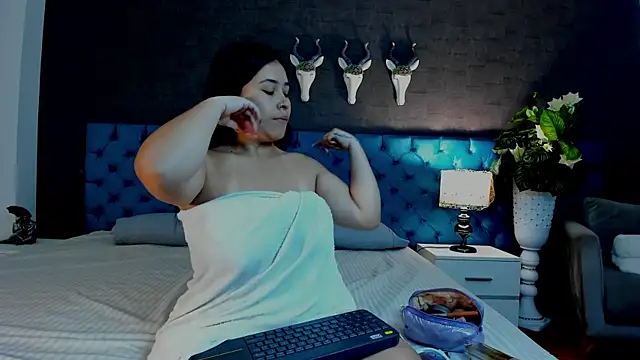 Snapshot of LunnaMoretti chatting on 04.01.26 LunnaMoretti online show from 04.01.26