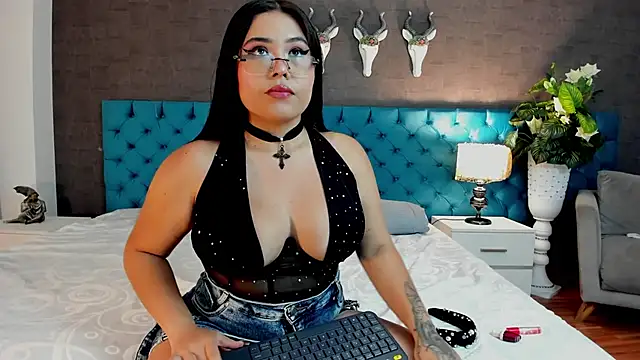 Snapshot of LunnaMoretti chatting on 04.04.26 LunnaMoretti online show from 04.04.26