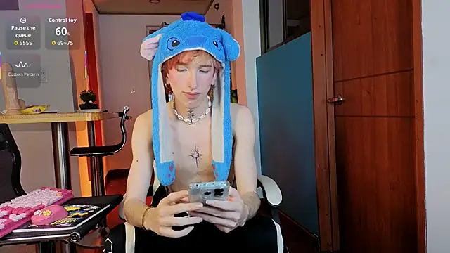 Snapshot of golden_twink_ chatting on 02.05.26 golden twink online show from 02.05.26