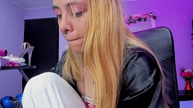 Snapshot of Dakota_Angell_ chatting on 02.08.26 Dakota Angell online show from 02.08.26