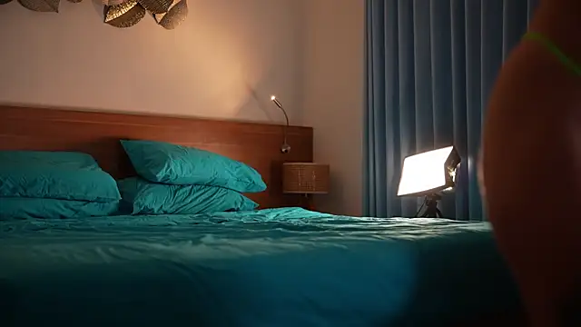 Sarah Pink online show from 02.28.26