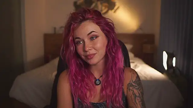 Sarah Pink online show from 03.12.26