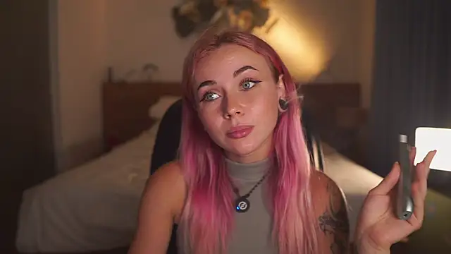 Sarah Pink online show from 04.04.26