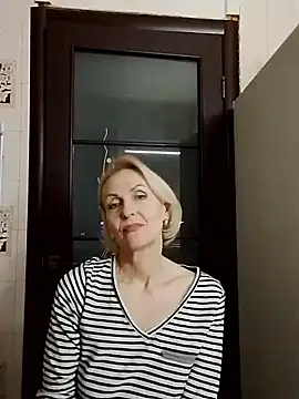 Snapshot of MichelleSolis chatting on 02.19.26 MichelleSolis online show from 02.19.26