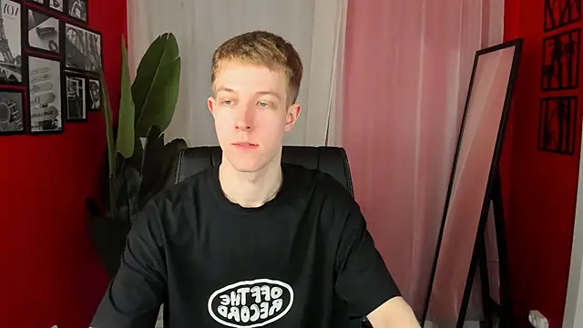 Snapshot of Dylan_Norton chatting on 04.21.26 Dylan Norton online show from 04.21.26