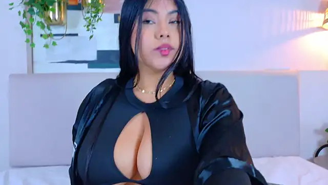 Snapshot of VioletBloomm chatting on 03.17.26 VioletBloomm online show from 03.17.26