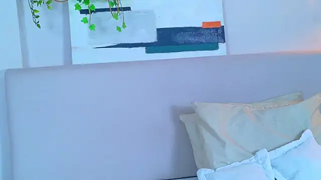 Snapshot of VioletBloomm chatting on 03.31.26 VioletBloomm online show from 03.31.26