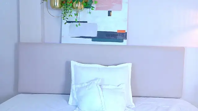 Snapshot of VioletBloomm chatting on 04.09.26 VioletBloomm online show from 04.09.26