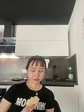 Just-Lilly online show from 05.03.26