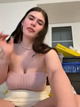 Snapshot of Evie-Moore chatting on 02.04.26 Evie-Moore online show from 02.04.26