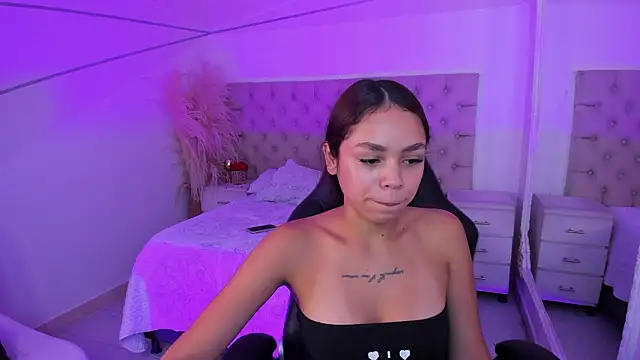 Snapshot of CarolineFyre chatting on 03.13.26 CarolineFyre online show from 03.13.26