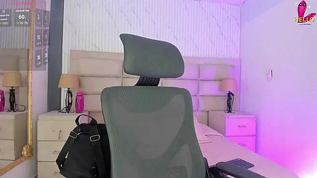 Snapshot of CarolineFyre chatting on 04.04.26 CarolineFyre online show from 04.04.26