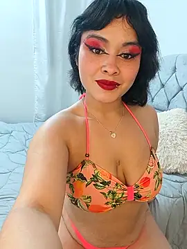 Snapshot of zoe_love18 chatting on 04.25.26 zoe love18 online show from 04.25.26